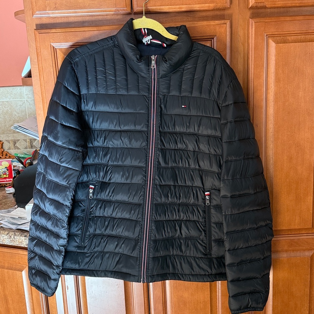 New with tags Tommy Hilfiger packable Quilted Black Jacket. Size L
